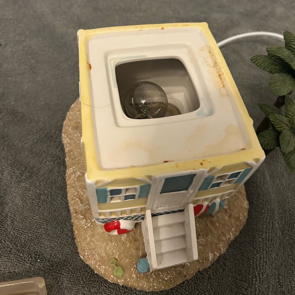 Scentsy Beach Bungalow Warmer with original box. - Picture 6 of 8